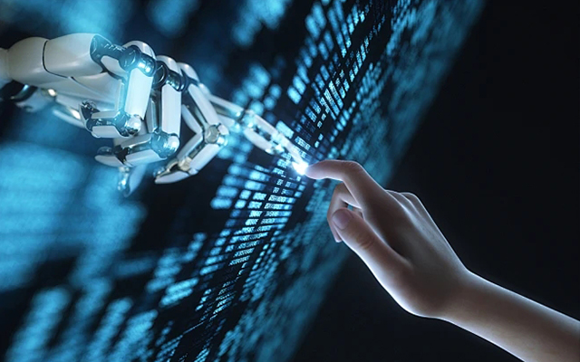 人工智能赋能新型工业化，国产轨交工控机发挥关键作用